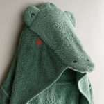 حوله کلاهدار بچه‌گانه از جنس حوله پنبه‌ای با طرح کروکودیل و خرس