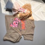 ست لباس راحتی کودک دخترانه نخ پنبه نسکافه‌ای | تیشرت و شلوارک بچگانه اقتصادی طرح Love خرگوش لیاکیدز - تصویر 4