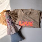 ست لباس راحتی کودک دخترانه نخ پنبه نسکافه‌ای | تیشرت و شلوارک بچگانه اقتصادی طرح Love خرگوش لیاکیدز - تصویر 6